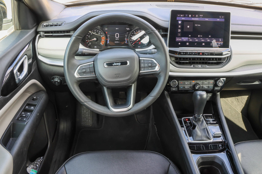 Used 2025 Jeep Compass Limited AWD/4WD image 19