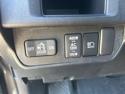 Used 2018 Toyota Tacoma TRD Sport w/ TRD Premium Sport Package image 39