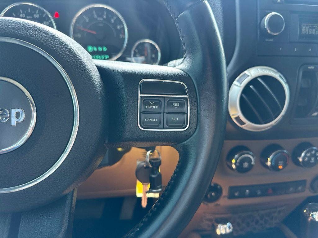 Used 2014 Jeep Wrangler Unlimited Sahara w/ Connectivity Group AWD/4WD image 38