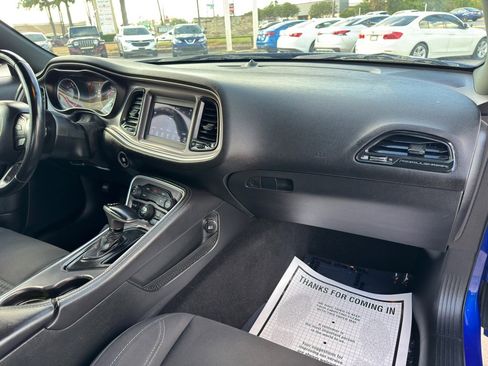 Used 2019 Dodge Challenger SXT image 15