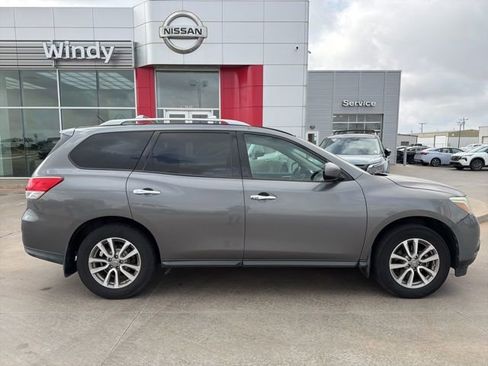 Used 2015 Nissan Pathfinder S image 8