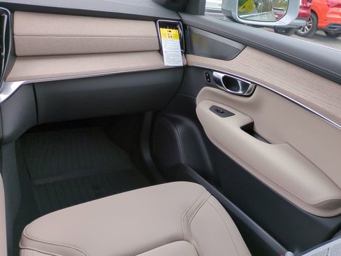 New 2026 Volvo XC90 B6 Plus w/ Protection Package Premier image 15