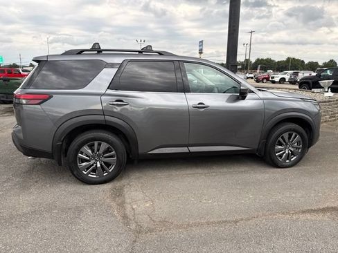 Used 2025 Nissan Pathfinder SV w/ SV Premium Package AWD/4WD image 8
