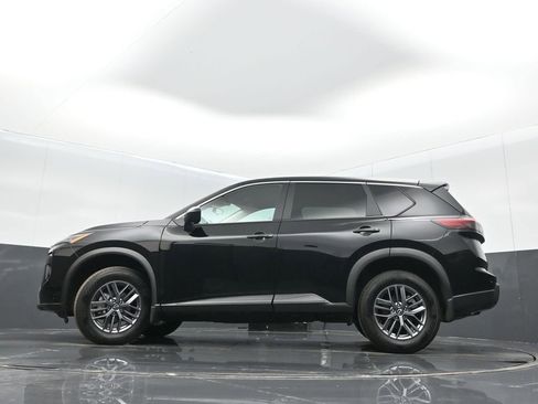 Used 2025 Nissan Rogue S image 32