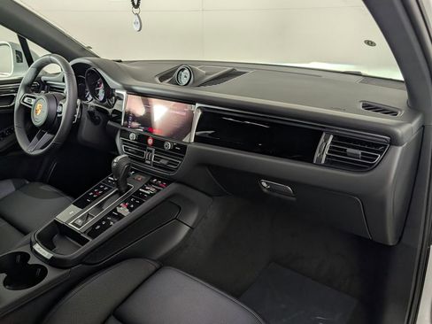 New 2026 Porsche Macan image 19
