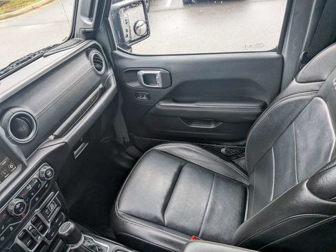Used 2020 Jeep Gladiator Overland AWD/4WD image 16