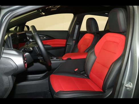 Used 2025 Chevrolet Equinox EV RS image 17