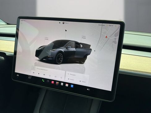 Used 2024 Tesla Model Y Long Range AWD/4WD image 19