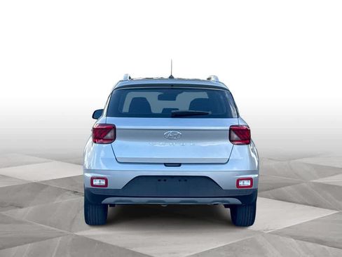 Used 2024 Hyundai Venue SEL FWD image 7