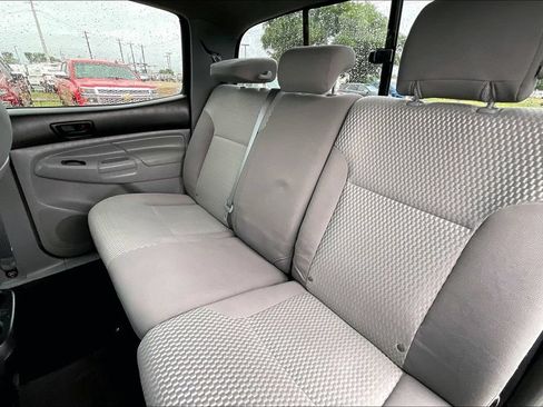 Used 2014 Toyota Tacoma PreRunner w/ SR5 Package RWD image 19