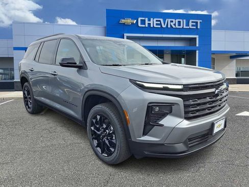 New 2026 Chevrolet Traverse LT image 2