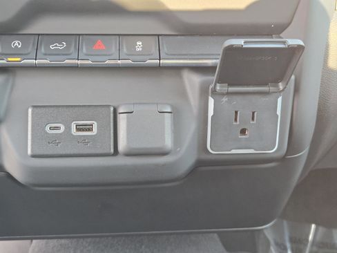 Used 2024 Chevrolet Silverado 1500 Custom image 12