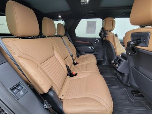 Used 2024 Land Rover Discovery Dynamic SE image 23