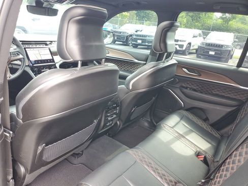 Used 2024 Jeep Grand Cherokee Summit AWD/4WD image 11