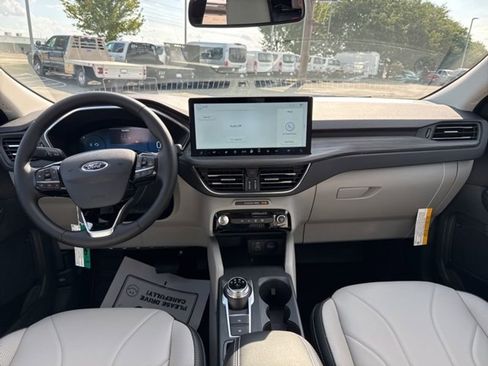 New 2025 Ford Escape PHEV w/ PHEV Premium Package image 9