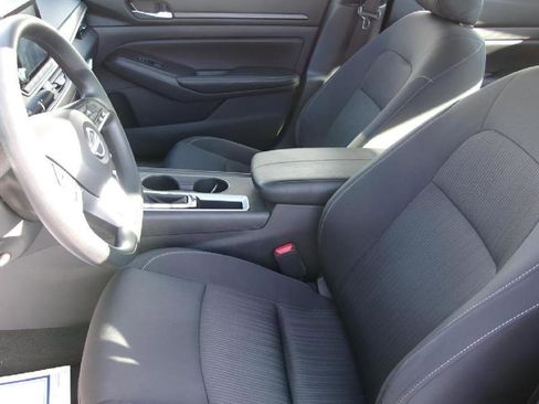 Used 2025 Nissan Altima 2.5 SV FWD image 13