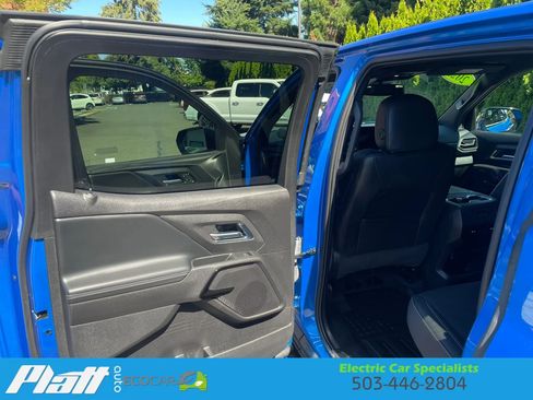 Used 2025 Chevrolet Silverado EV LT AWD/4WD image 39