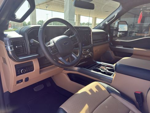 Used 2025 Ford F250 Lariat w/ Chrome Package AWD/4WD image 10