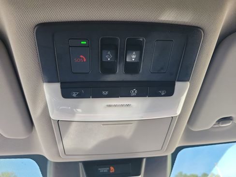 Used 2023 Nissan Rogue SV w/ SV Premium B Package FWD image 21