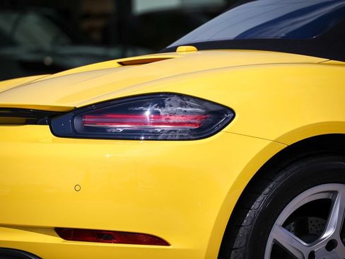 Certified 2024 Porsche 718 Boxster RWD image 18