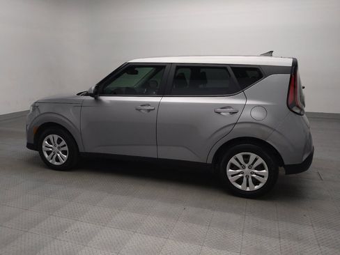 Used 2025 Kia Soul LX image 3