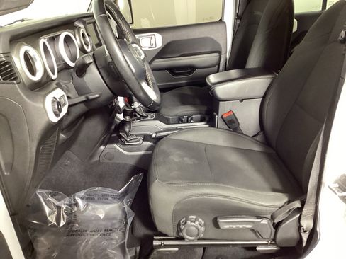 Used 2020 Jeep Wrangler Unlimited Sahara AWD/4WD image 16