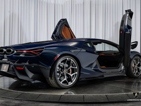 Used 2025 Lamborghini Revuelto image 23