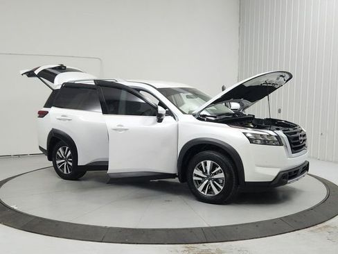 Used 2025 Nissan Pathfinder SL w/ Cargo Package FWD image 9
