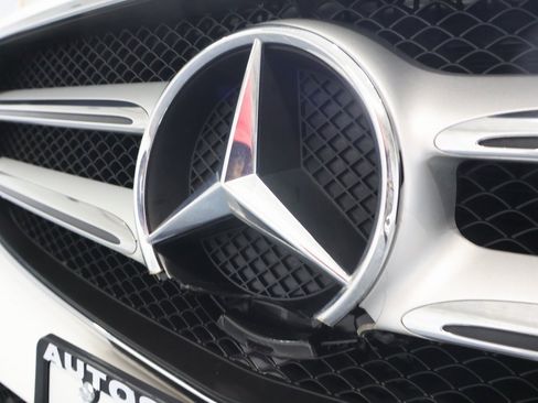 Used 2017 Mercedes-Benz E 400 4MATIC Wagon image 27