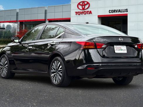 Used 2024 Nissan Altima 2.5 SV FWD image 6
