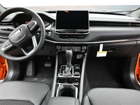 New 2026 Jeep Compass Latitude image 23