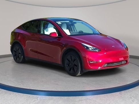 Used 2024 Tesla Model Y Long Range RWD image 3