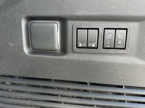 Used 2023 Chevrolet Tahoe Z71 w/ Z71 Off-Road Package image 17