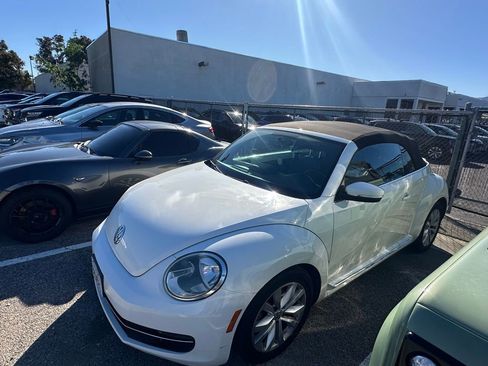 Used 2013 Volkswagen Beetle TDI image 5