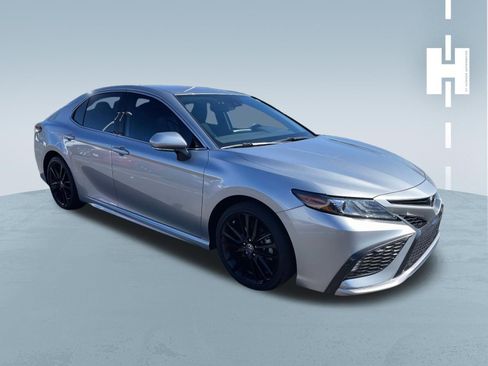 Used 2022 Toyota Camry XSE image 2