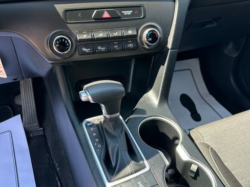 Used 2018 Kia Sportage LX AWD/4WD image 17