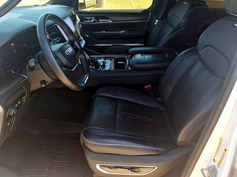 Used 2022 Jeep Grand Wagoneer Series II w/ Premium Group II image 22