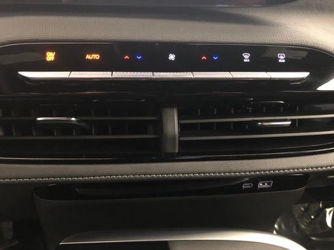 Used 2025 Buick Enclave Preferred AWD/4WD image 19