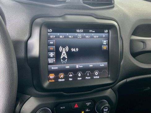Used 2023 Jeep Renegade Latitude w/ Sun/Sound Group AWD/4WD image 15