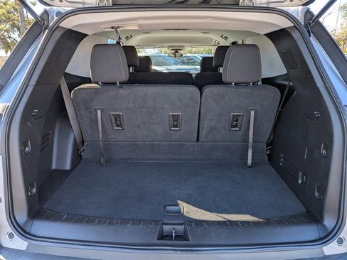 Used 2021 Chevrolet Traverse LS image 12