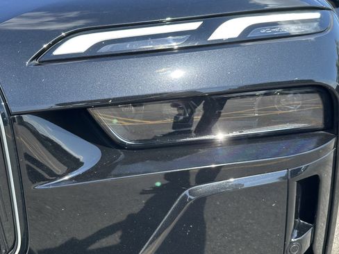 Certified 2024 BMW 740i xDrive w/ Premium Package 2 AWD/4WD image 6