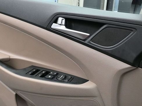 Used 2019 Hyundai Tucson Value AWD/4WD image 17