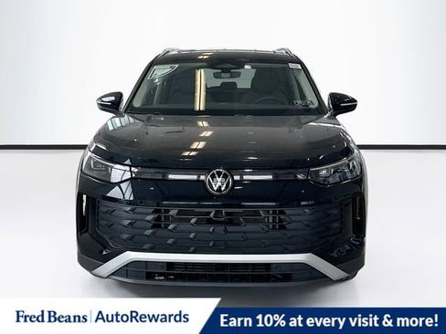 New 2025 Volkswagen Tiguan SE FWD image 2