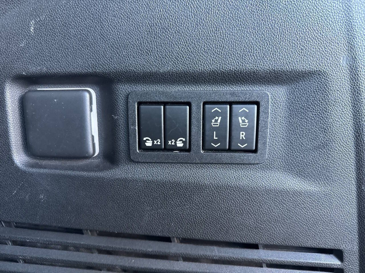 Used 2021 GMC Yukon Denali AWD/4WD image 8