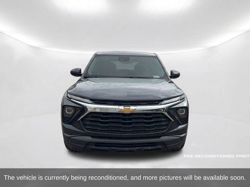 Used 2025 Chevrolet TrailBlazer LS w/ LS Convenience Package FWD image 2