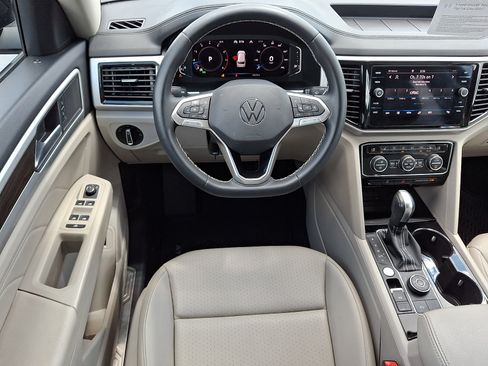 Certified 2023 Volkswagen Atlas SE w/ Black Wheel Package AWD/4WD image 12