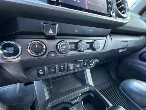 Used 2020 Toyota Tacoma TRD Off-Road w/ Technology Package AWD/4WD image 18