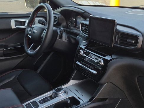 Used 2023 Ford Explorer ST-Line w/ Class IV Trailer Tow Package image 11