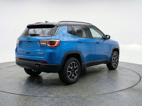 Used 2025 Jeep Compass Trailhawk AWD/4WD image 9