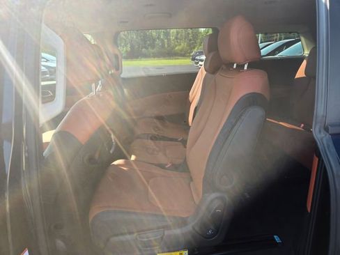 New 2026 Kia Carnival EX FWD image 19